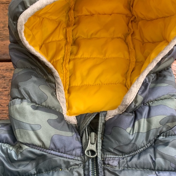 Gap Kids Lightweight Puffer Jacket - Picture 2 of 9